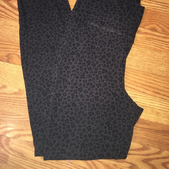 2 pair- Old navy/ women’s leggings - Picture 2 of 4